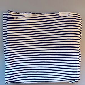 Sollybaby blanket. Black and white striped.